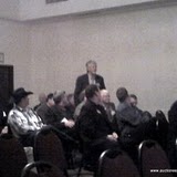 Mike Gatlin thanks Bob McBride for a job well done